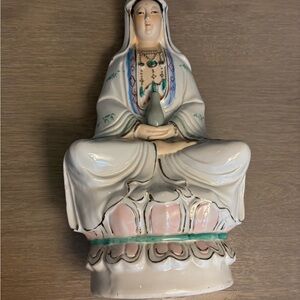 Elegant Kwan Yin, Buddhist Statue on lotus.